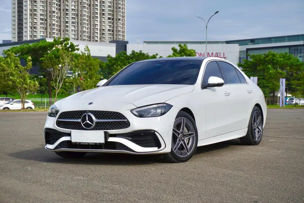 Mercedes Benz C300 W206 AMG M254 EQ-Boost 2023 Putih Mulus Siap Pakai