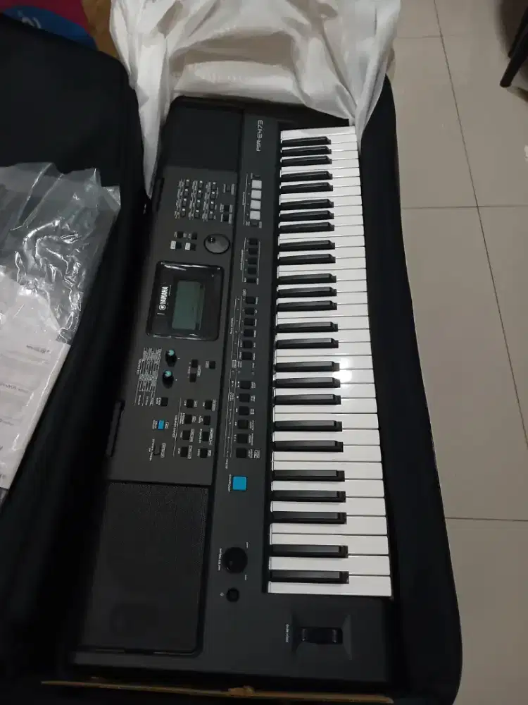 Yamaha PSR E473