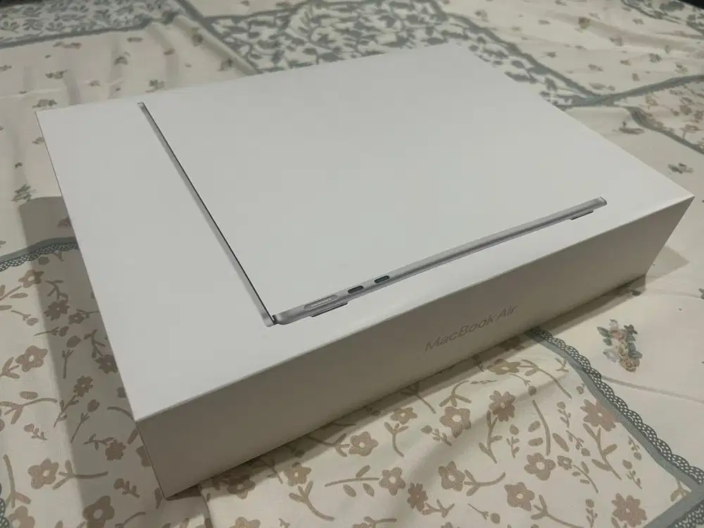 Laptop Apple Macbook Air 13 M4 16/256 Silver BNIB Garansi Resmi Blibli