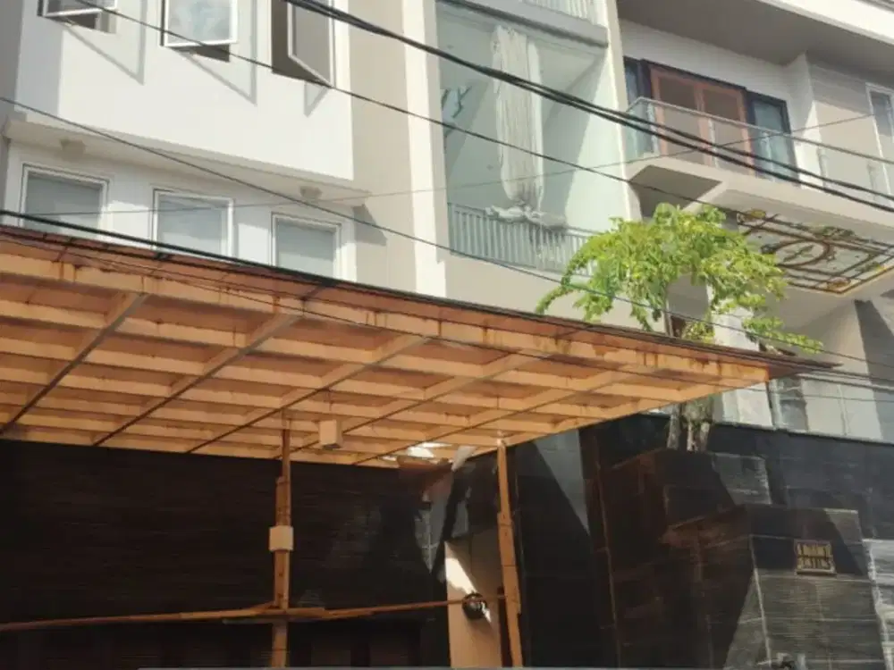 RUMAH BESAR & KOKOH DI KELAPA HIJAU – KELAPA GADING