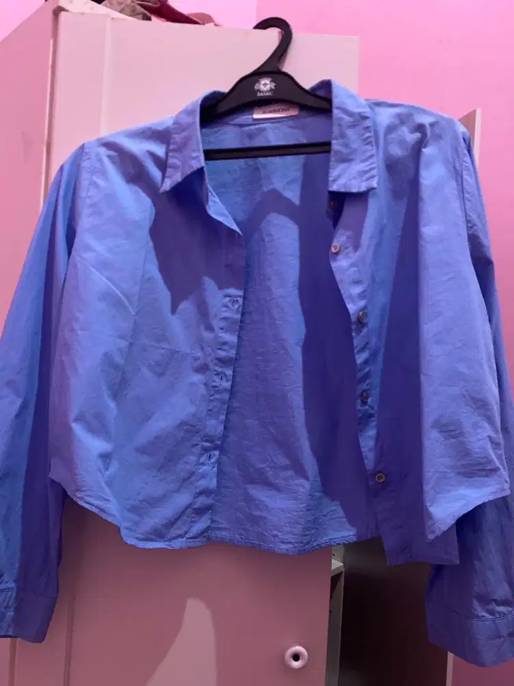 Kemeja crop biru