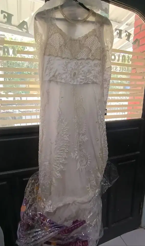 Dijual baju pengantin