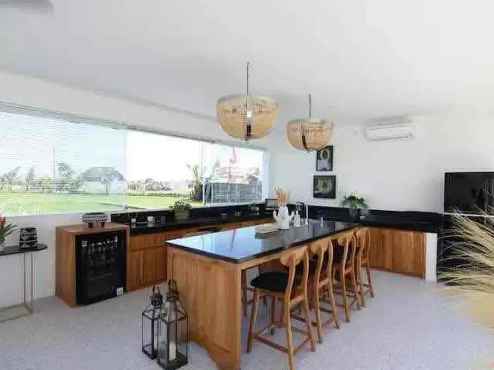 3 BEDROOMS RICE FIELD VIEW VILLA LUXURY MODERN STYLE SECURE LIVING LOCATION PRIME AND STRATEGIC AT BATUBOLONG CANGGU