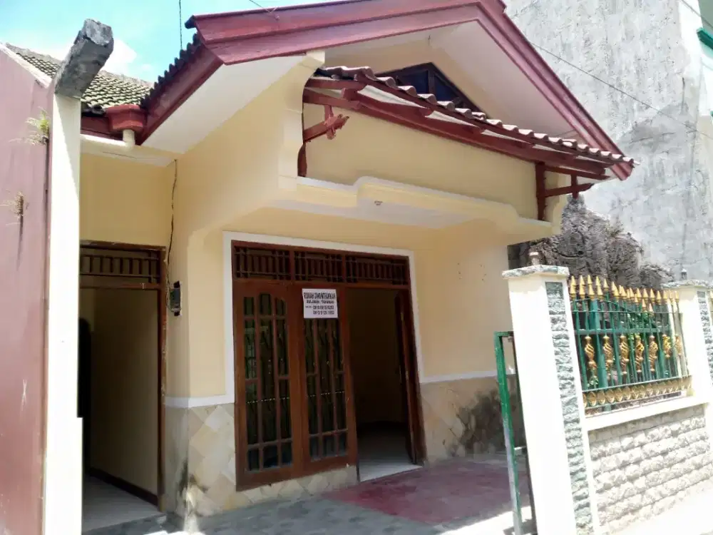 Jual Cepat Rumah Mungil SHM - Tengah Kota Solo Dekat kemana-mana!