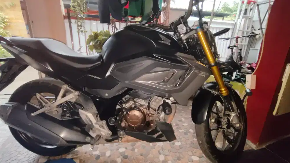 Honda CB150R hitam Dove terawat 2022