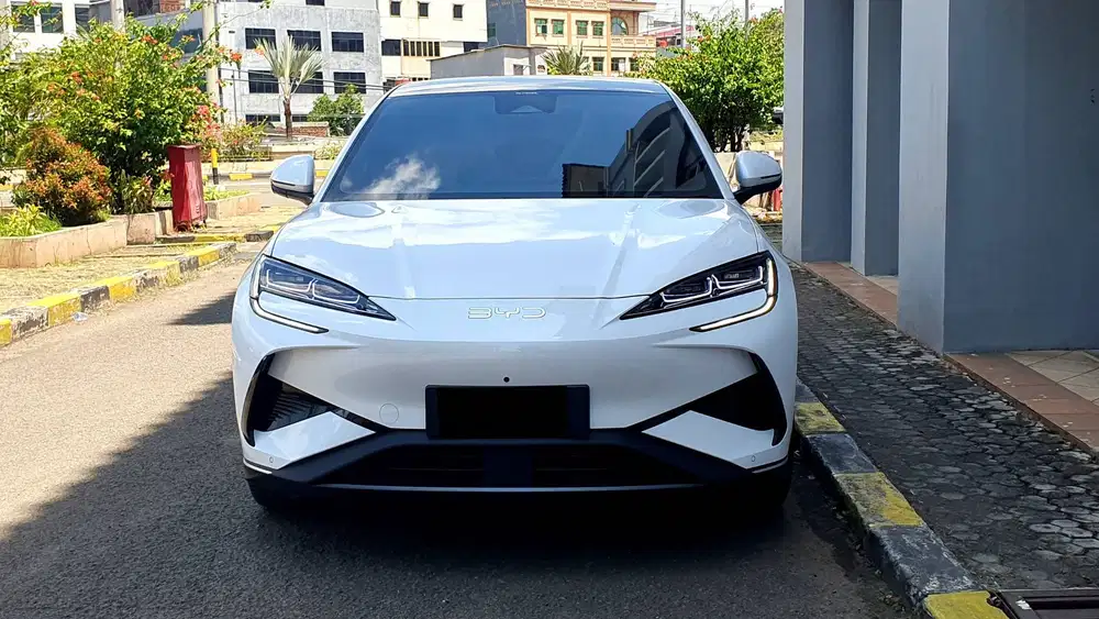 BYD Sealion 7 Performance AWD 4.5s AT White on Black 2025 Brand New