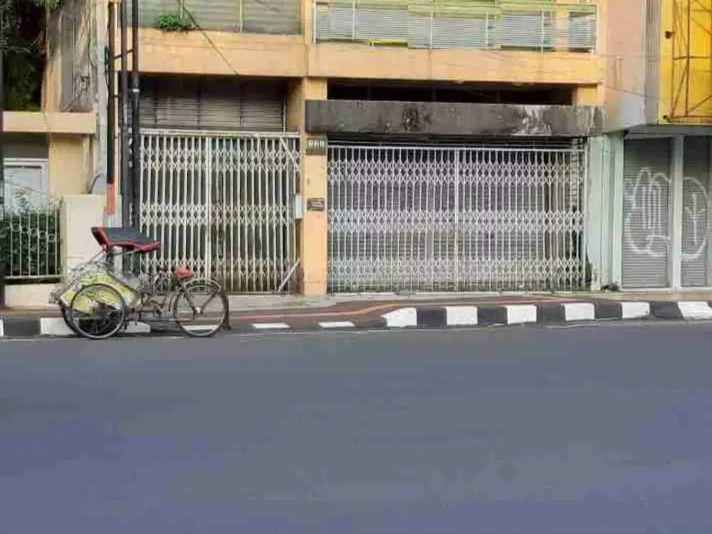 Dijual rumah lama di pusat bisnis - MT Haryono, Semarang