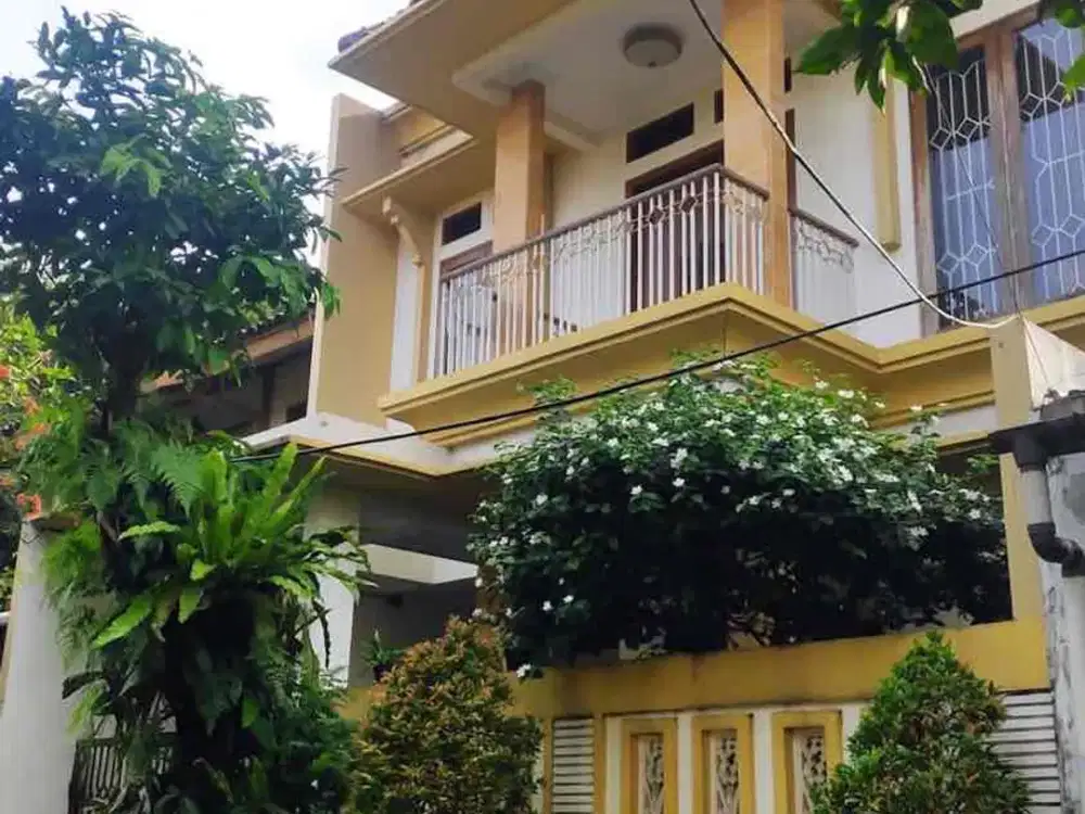 Rumah 3 Lantai Semi Furnished dalam perumahan dan Siap Huni di Pasar Minggu, Jakarta Selatan – Lokasi Strategis