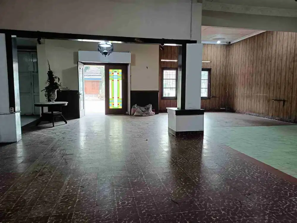 DISEWAKAN RUANG USAHA MAINROAD PADJAJARAN RAMAI DAN STRATEGIS