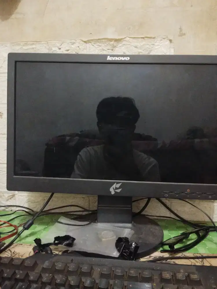 lenovo 19inc min garis merah