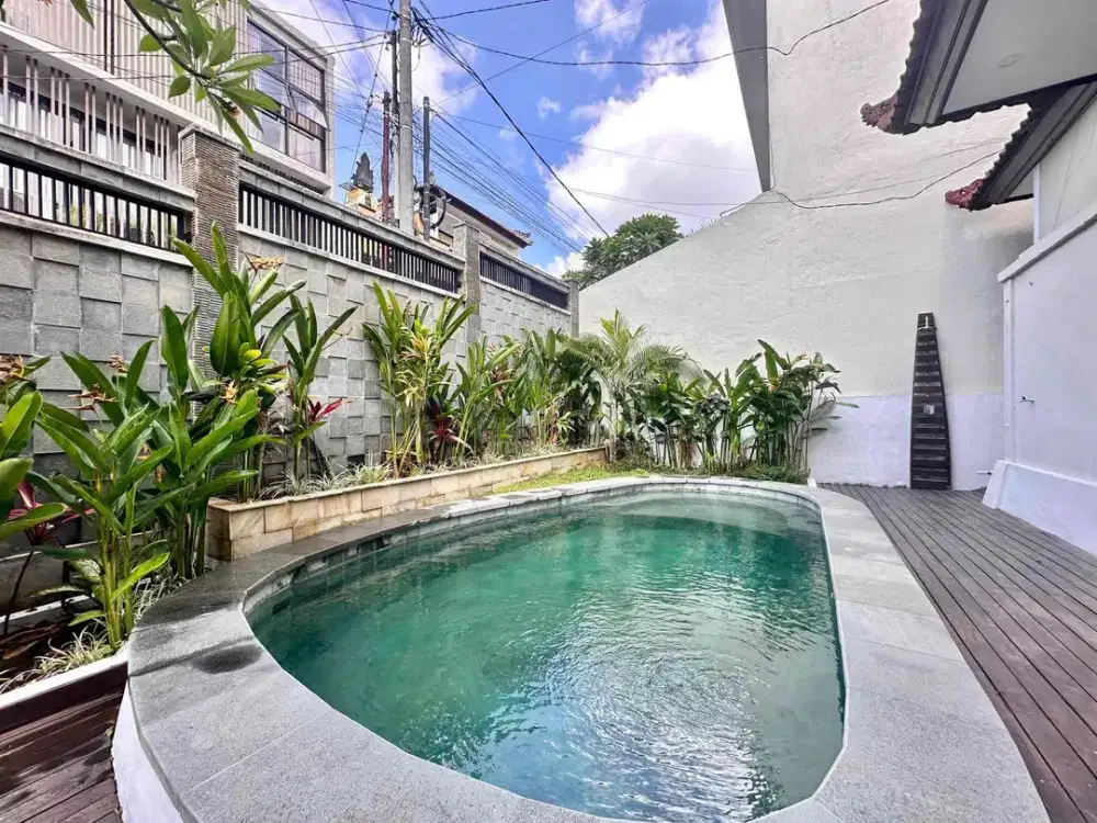 3 BEDROOMS MINIMALIST MODERN STYLE STRATEGIC LOCATION AT UMALAS