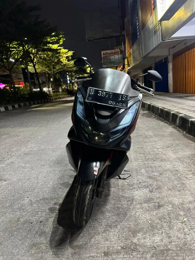 Honda PCX 2021 hitam
