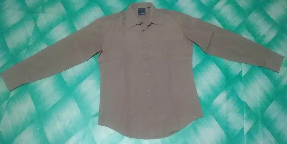 Kemeja tangan panjang masih bening