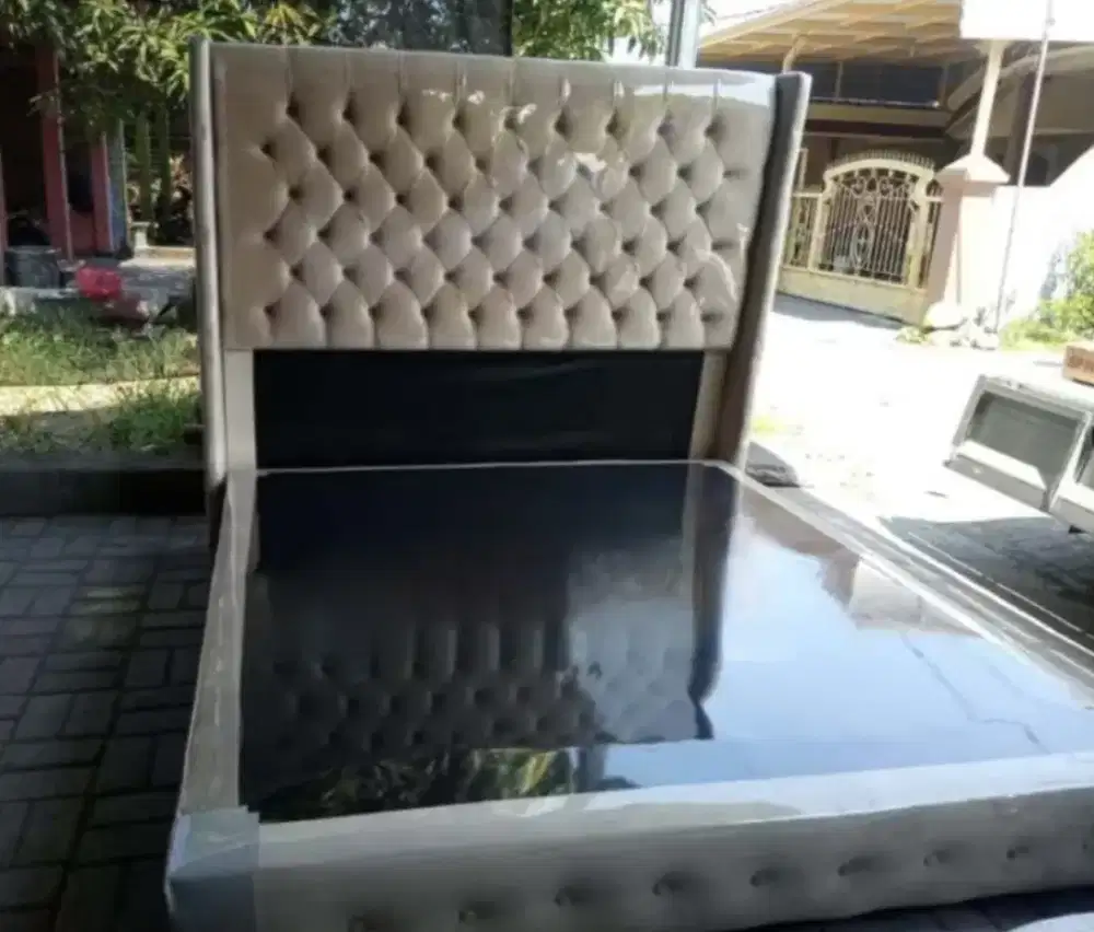 Dipan ukuran 180x200cm