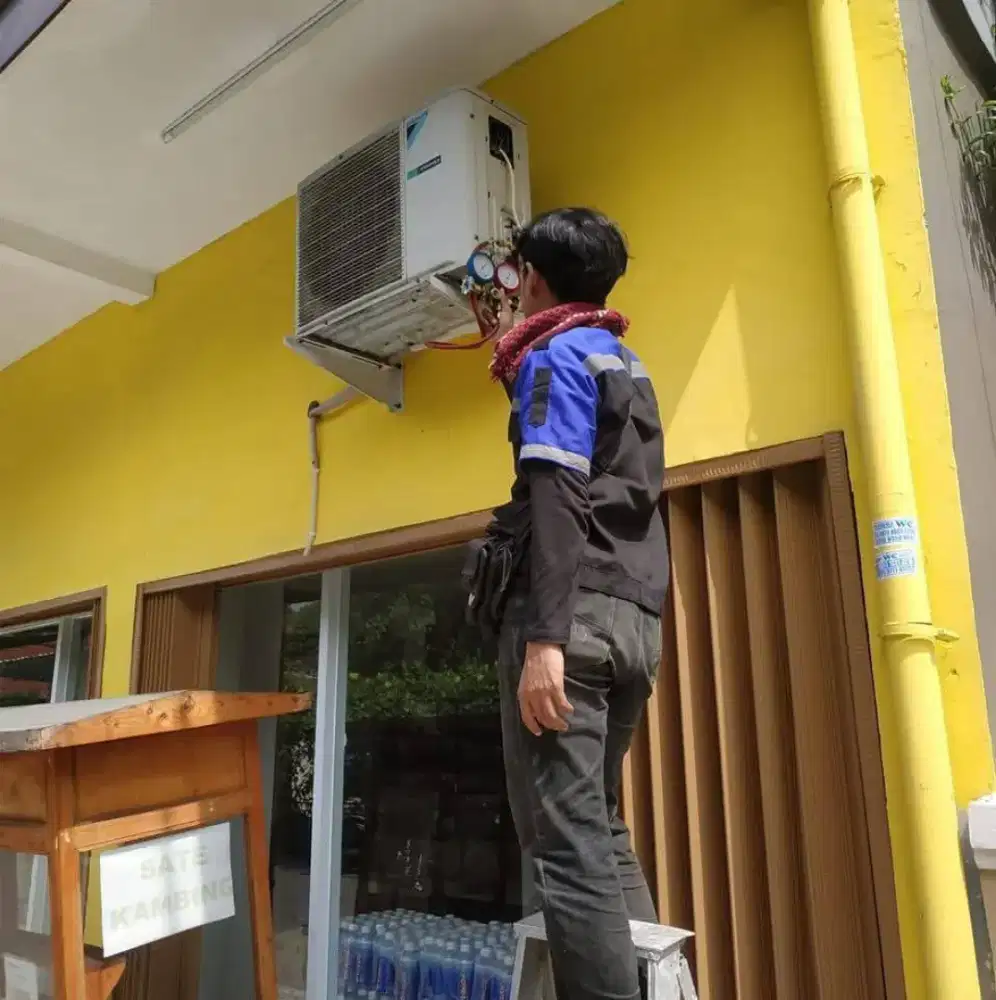 Terima service AC, cuci AC, isi freon AC, bongkar pasang AC, dll