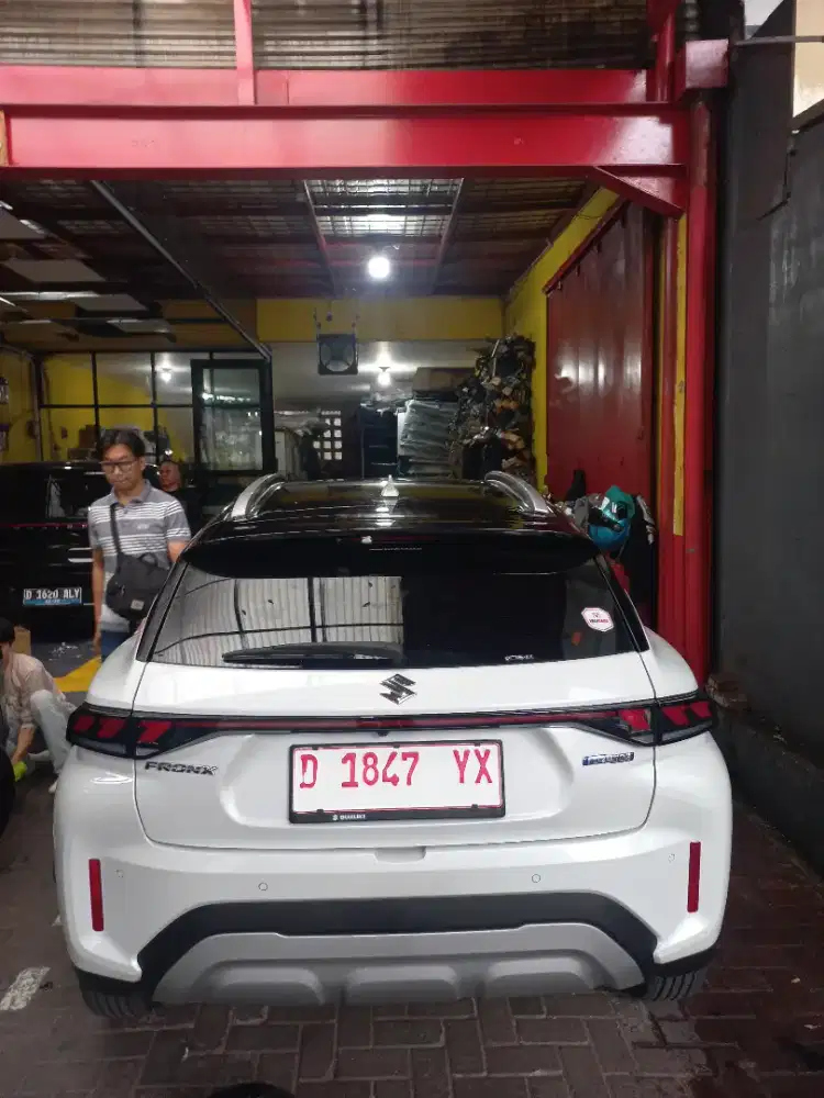 Jasa pasang sticker mobil motor