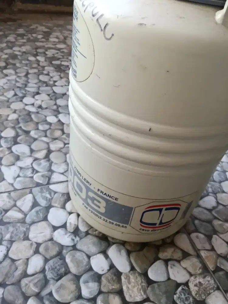 Dijual kontainer ib 3 liter, barang dari Prancis, harga bisa nego
