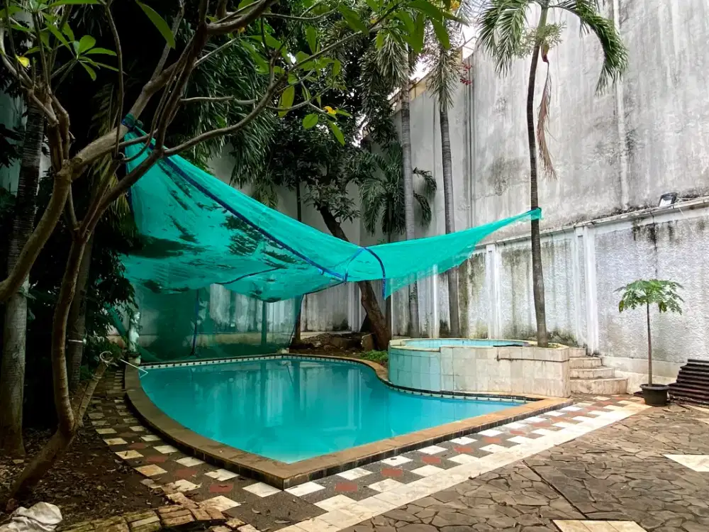 Rumah Menteng, Kawasan Tenang & Elite, Invest