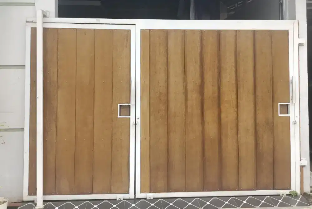 Garasi Rumah berbahan holo