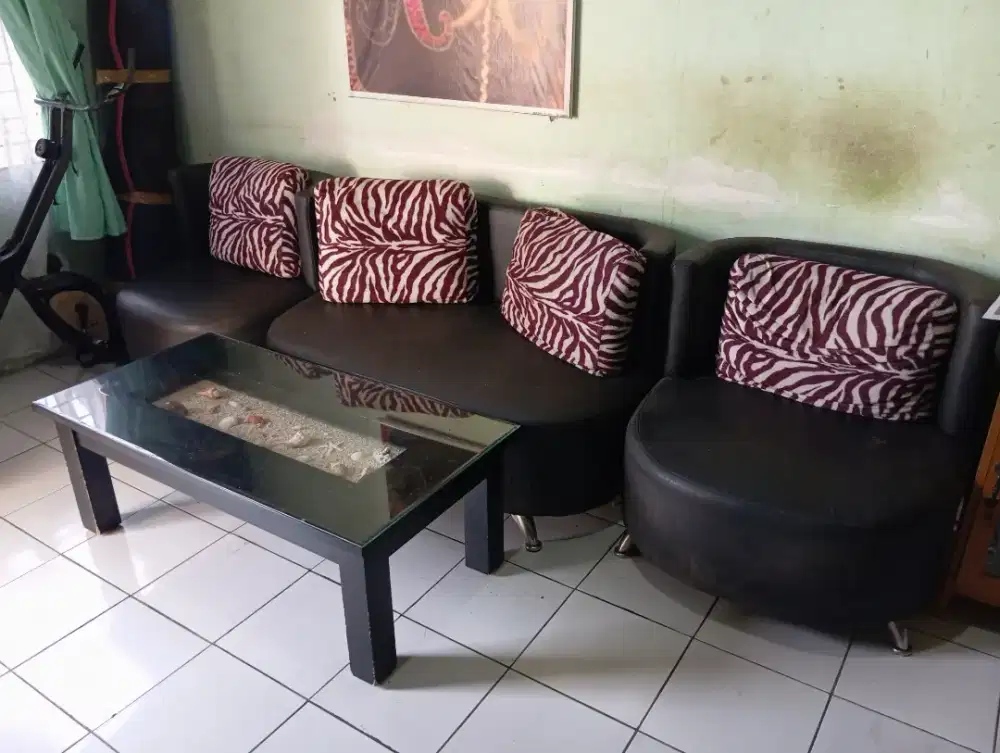 Dijual Sofa dan mejanya