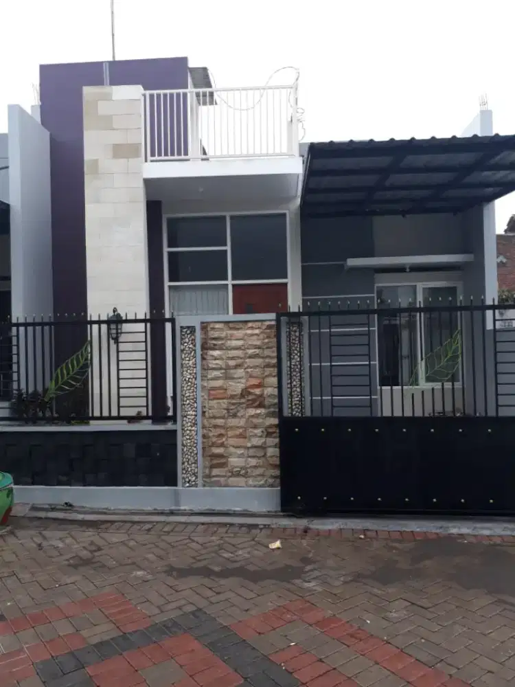 DISEWAKAN RUMAH HARIAN LENGKAP DENGAN PERABOT LOKASI STRATEGIS