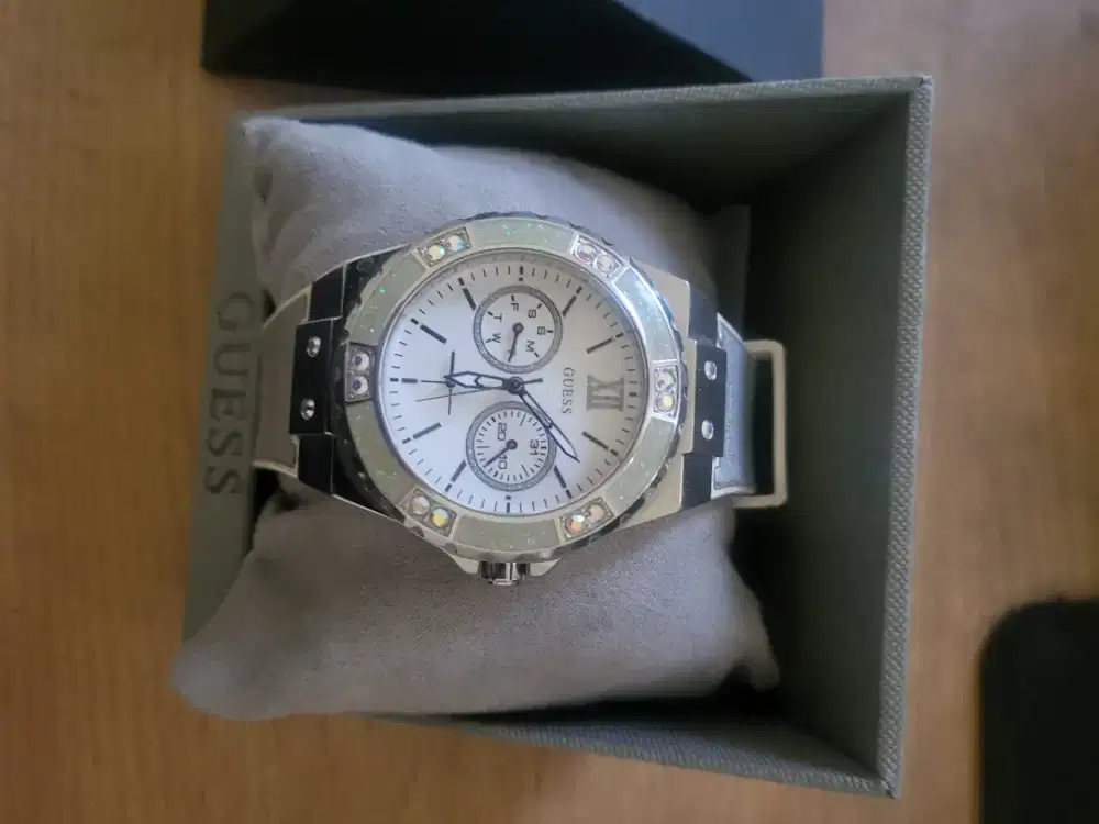 Jam Tangan Guess Limelight Crystals