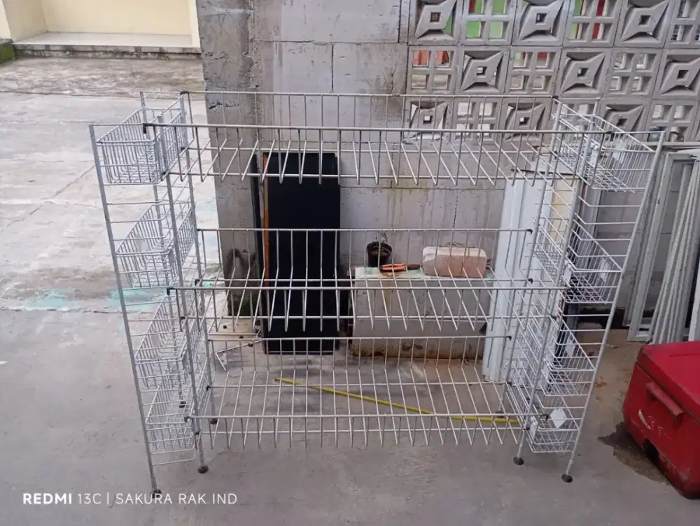 Rak bekas chiki snack indomaret