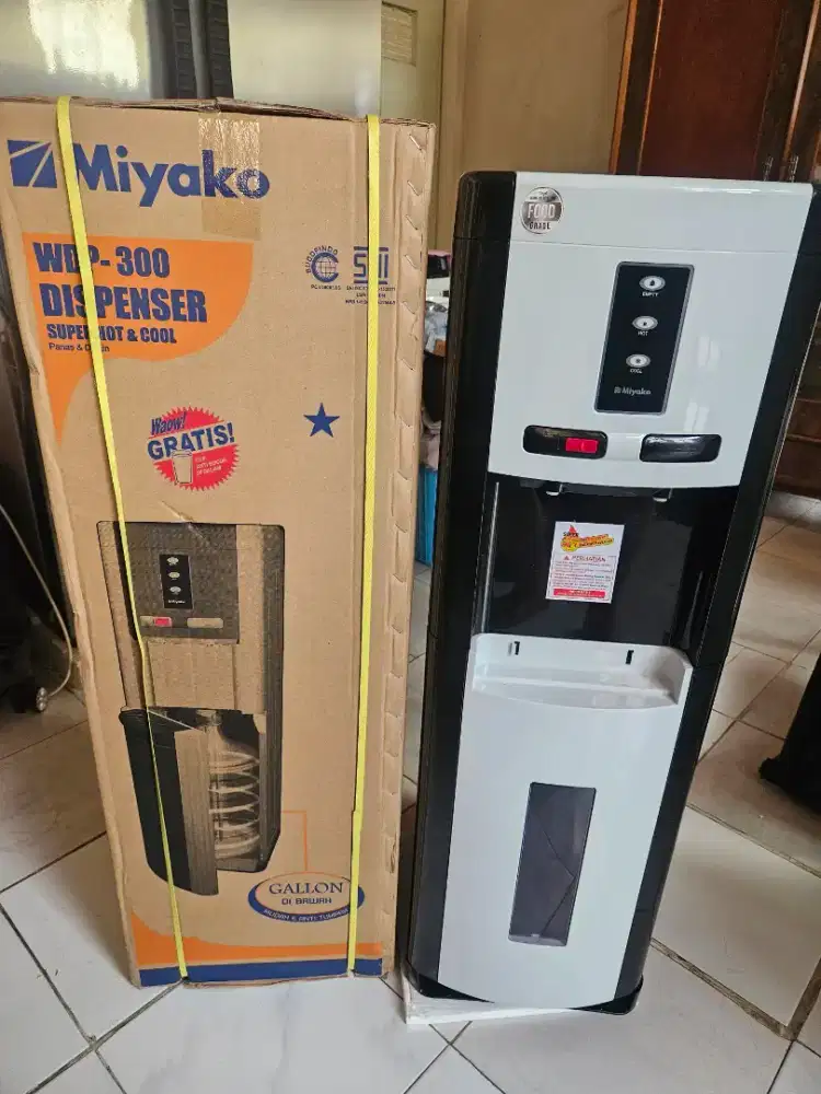 Dispenser Miyako panas dingin, galon bawah