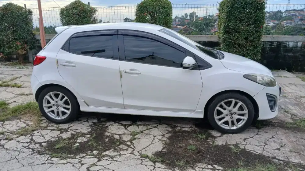 Mazda 2 type R At 2012