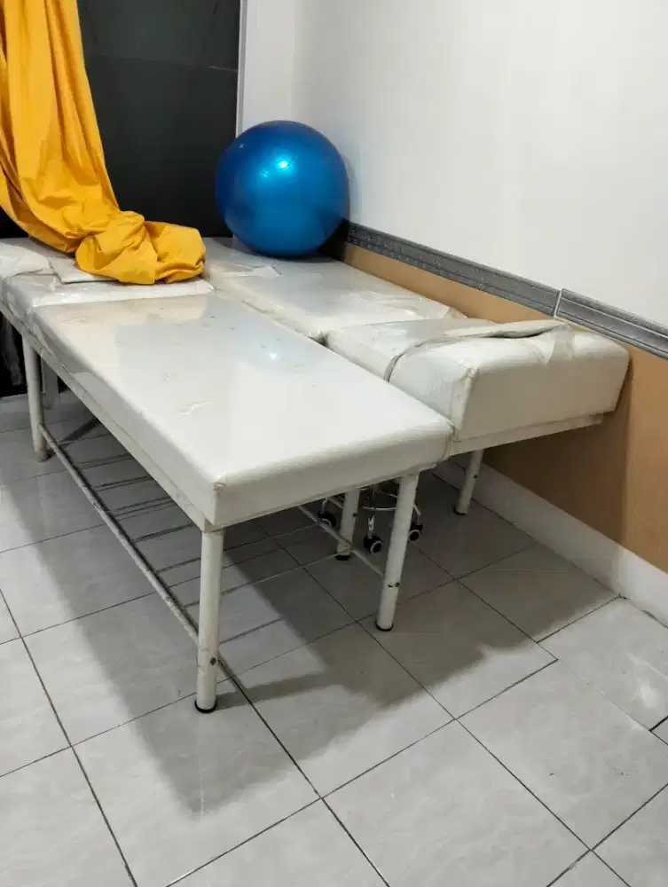 Ranjang klinik kecantikan dan massage