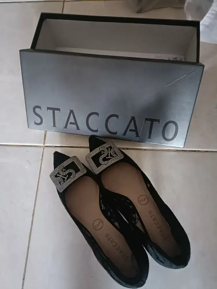 Sepatu High Heels Staccato Black