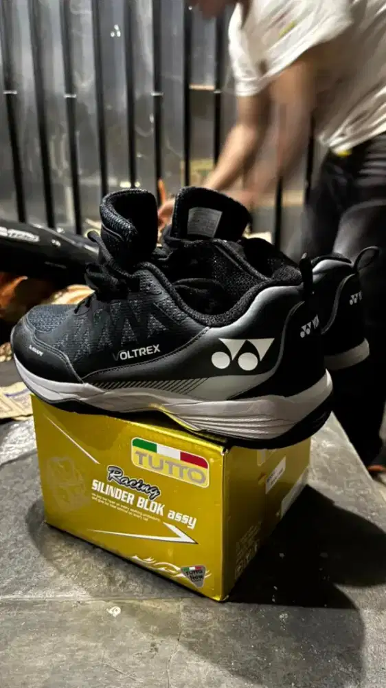 Sepatu Yonex Voltrex