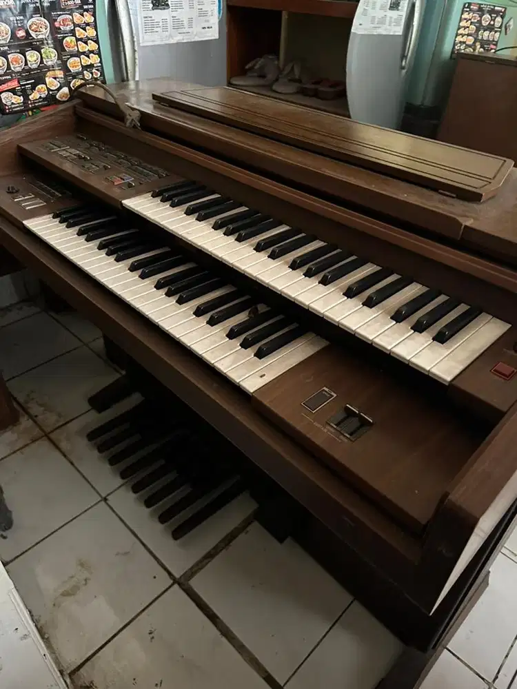 vintage Yamaha Electone electric organ. Tahun 1970s-1980s
