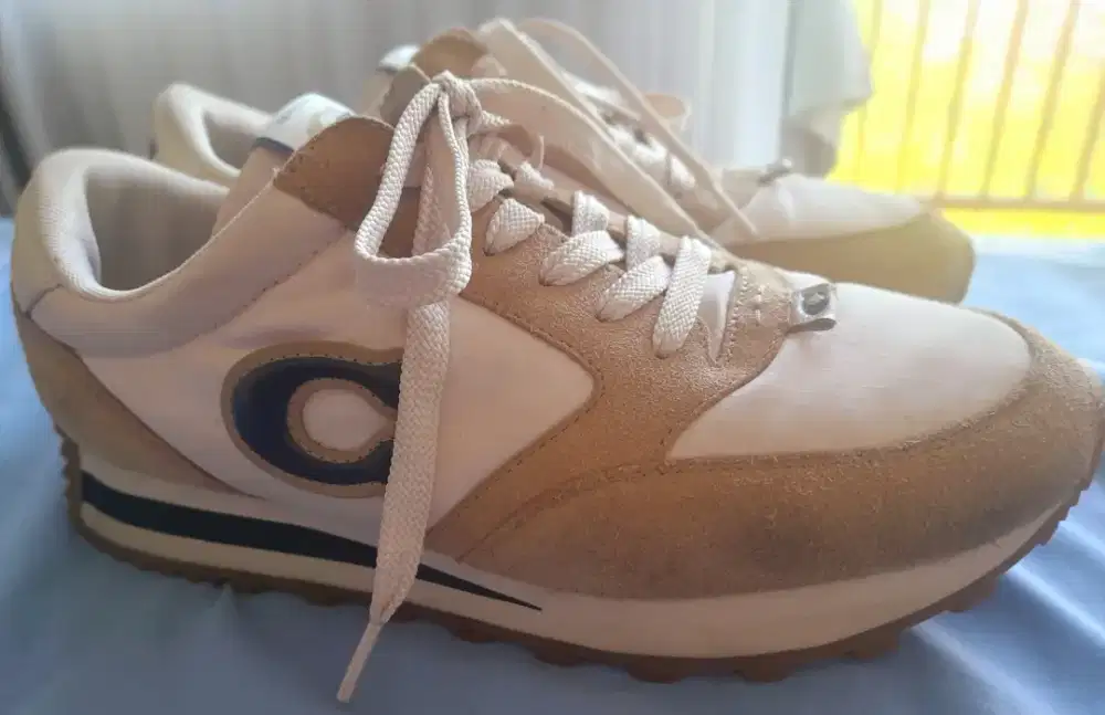 •Untuk Pengemar COACH•

Coach Size 42 Kondisi 75% Minus Pemakaian