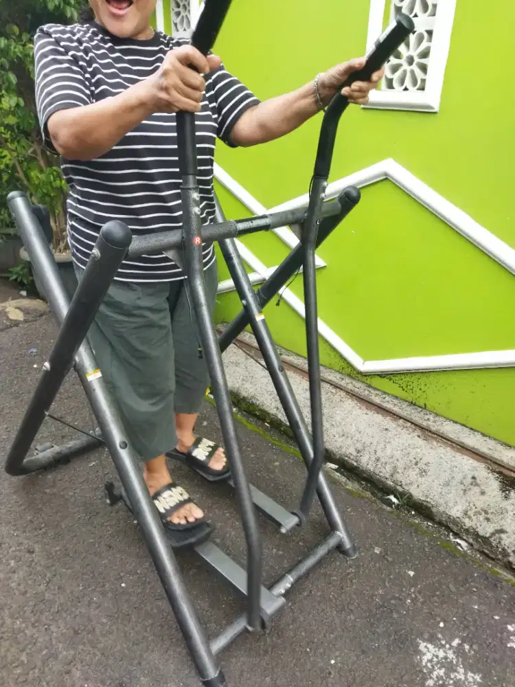 Alat fitness olahraga