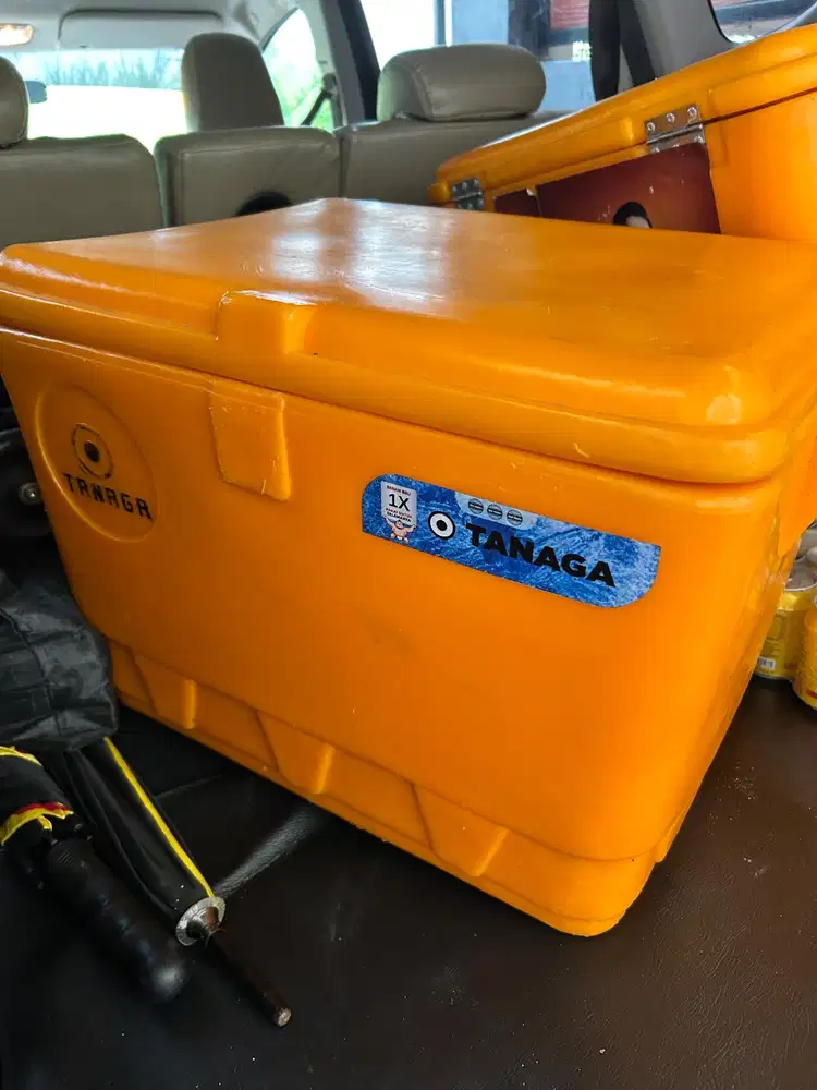 Cooler box bekas