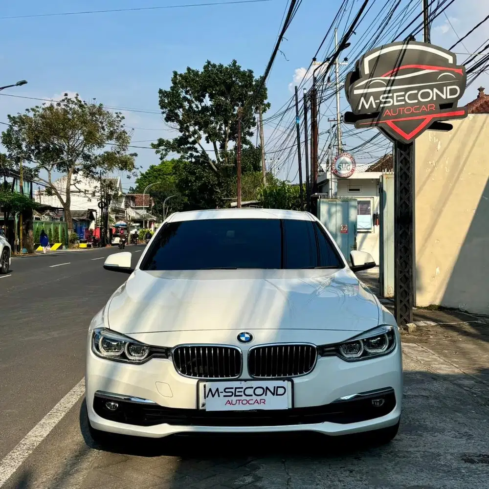 BMW 320i F30 2.0 AT 2018
