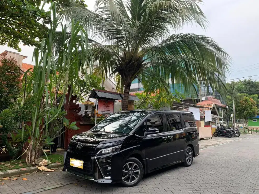 Toyota VOXY 2.0 Matic 2020 Hitam Tgn 1 KM 46rb Record