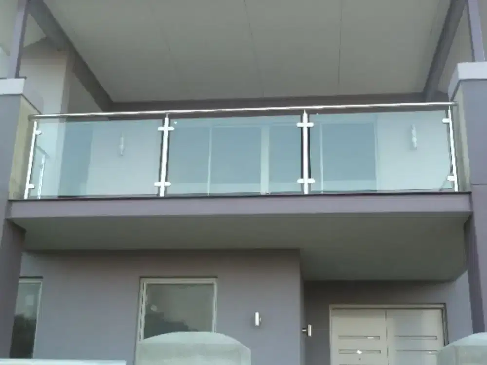 Pagar Balkon Stainless Kaca Estetik