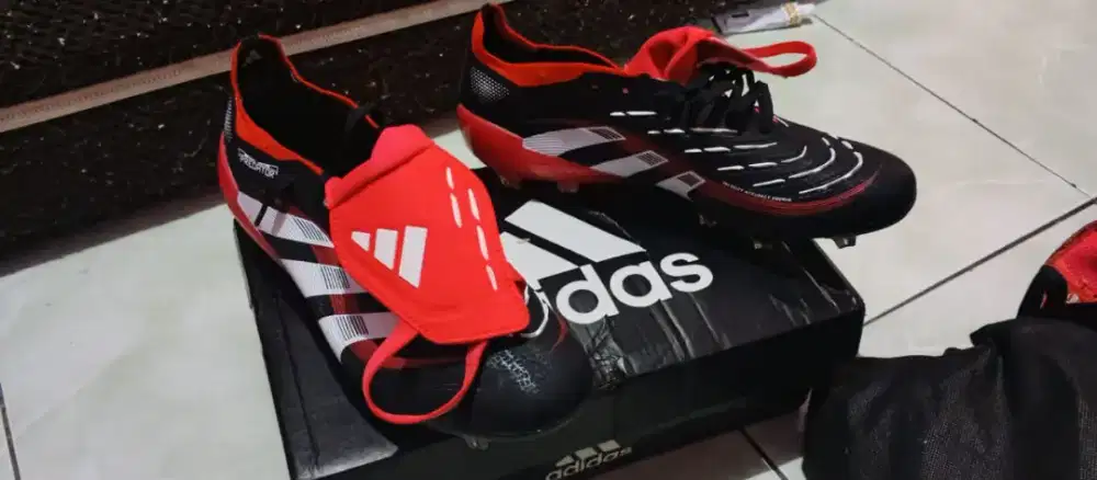 Sepatu bola Adidas predator