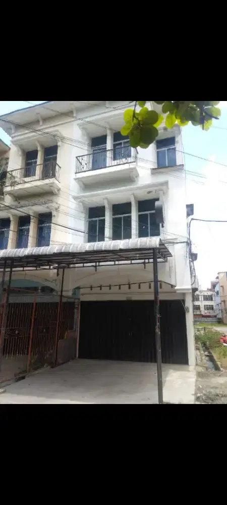 disewakan ruko.3+rooftop. bekas studio foto. ruko rapi dan bersih