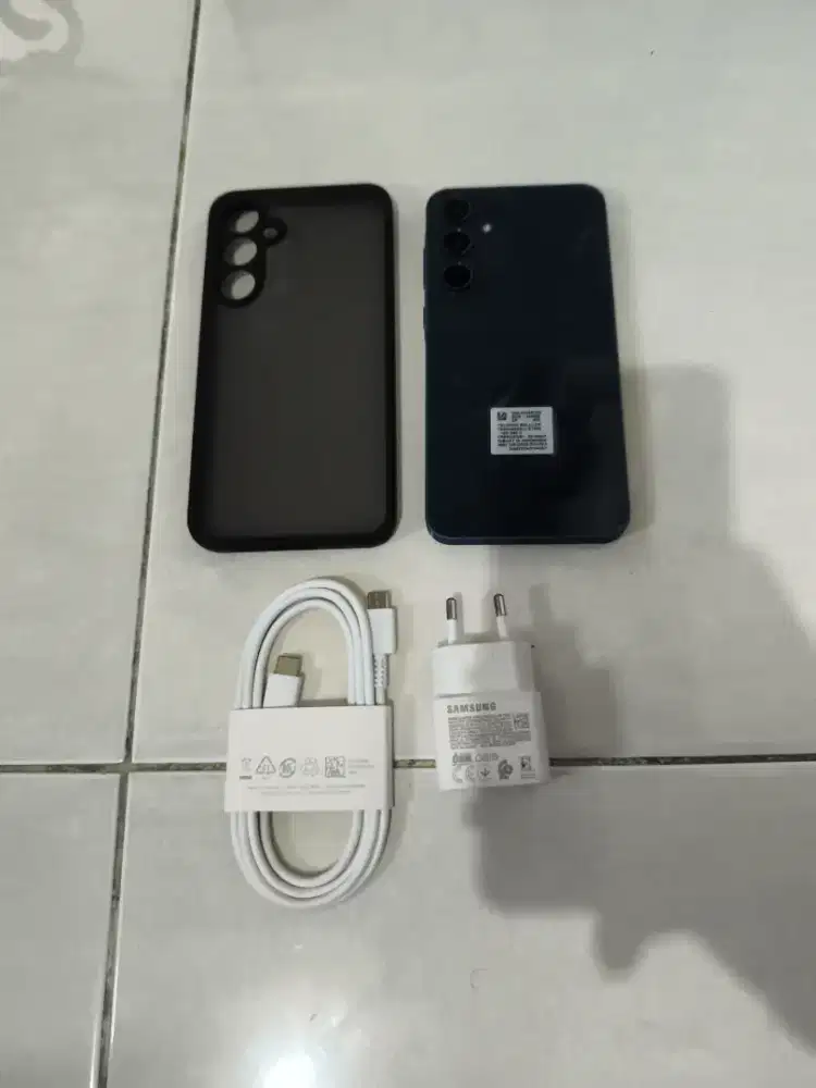 Samsung a55 5G 8/256 hp charger sein