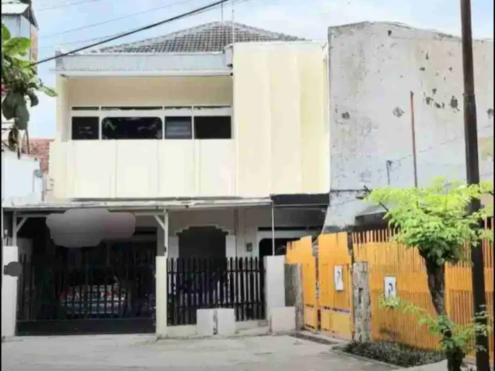 RUMAH TENGAH KOTA DI JL TAMAN PEKUNDEN SEMARANG TENGAH
