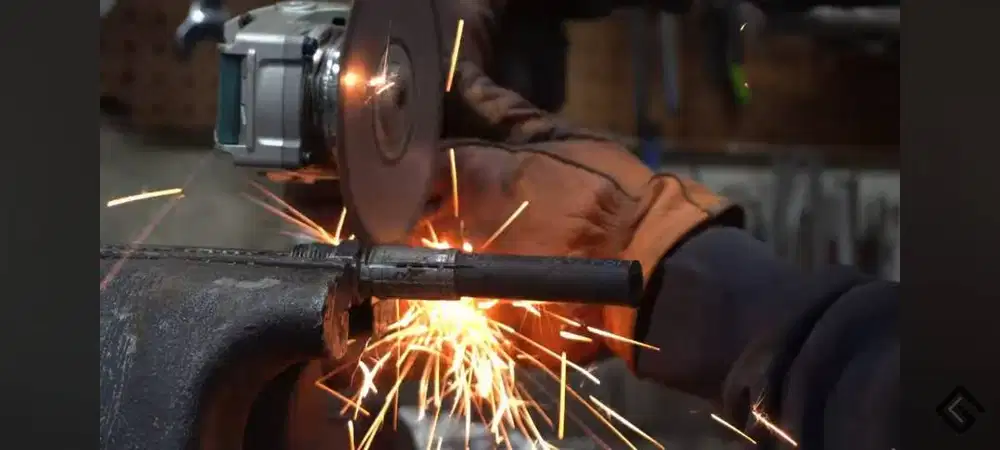 Teknisi Merakit Selang Hidrolik