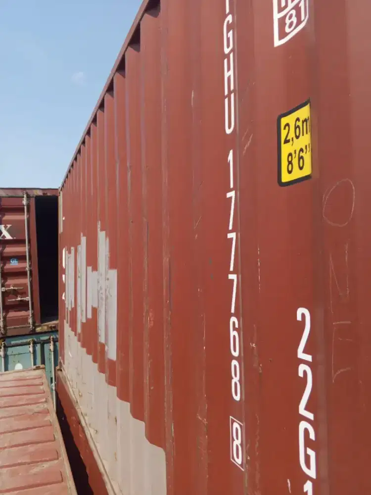 Dijual Container 20 feet dray dengan kondisi bagus. Cocok untuk gudang