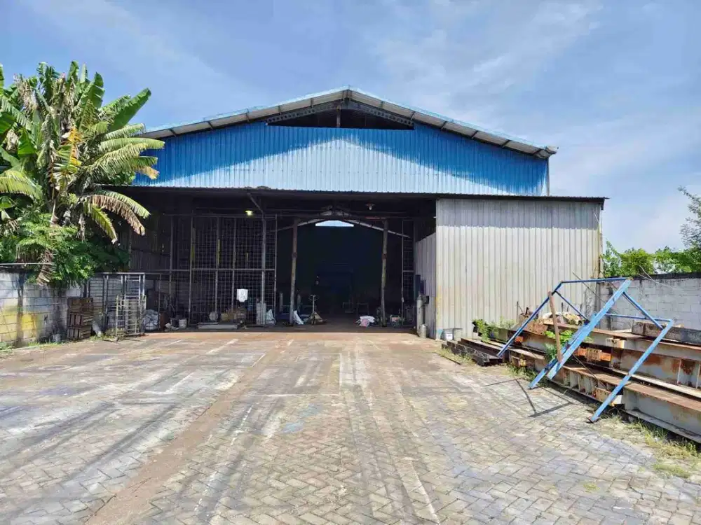 Dijual via lelang gudang di bluru kidul Sidoarjo