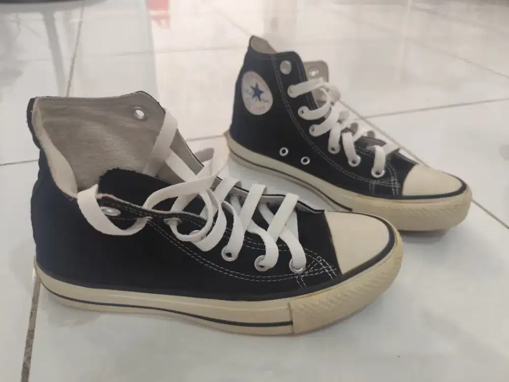 Dijual sepatu ukuran anak SD