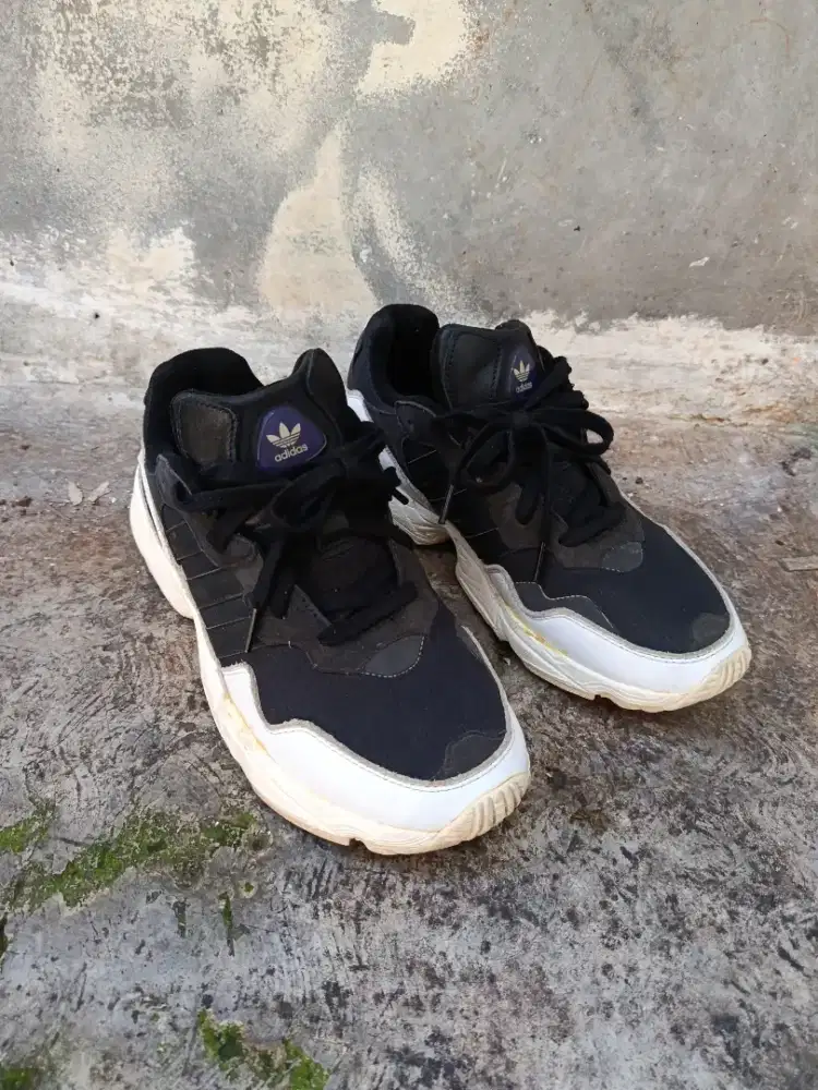 Sepatu Adidas Yung 96