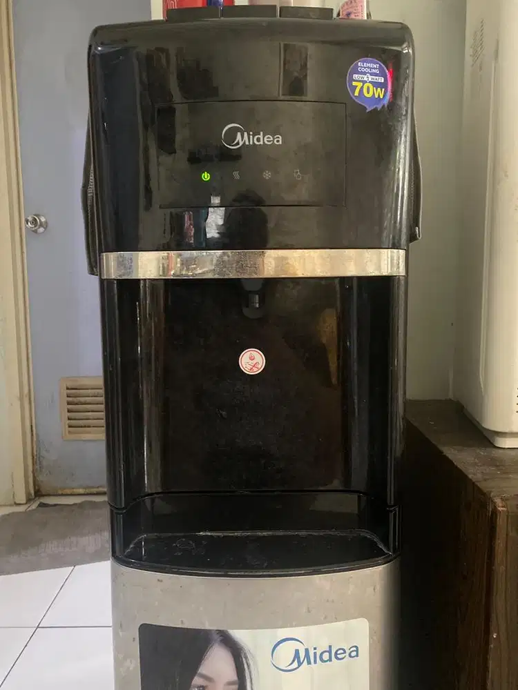 Dijual dispenser panas & dingin (Nego)