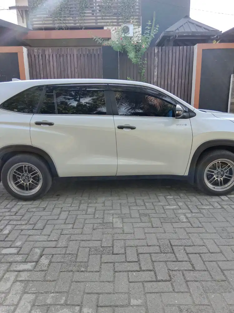 Toyota Kijang Innova 2023 Bensin
